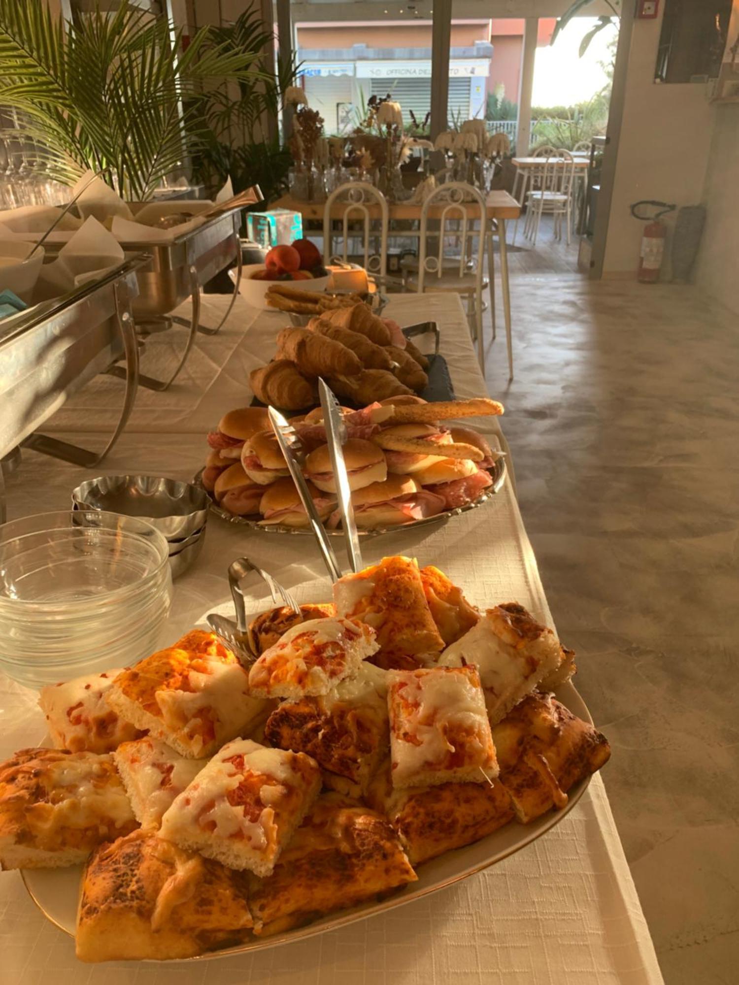 Americana Beach House Rimini Bagian luar foto