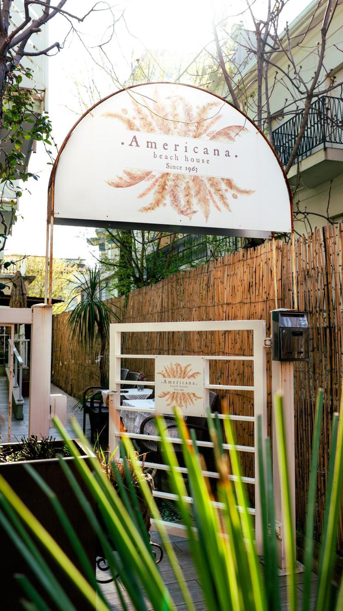 Americana Beach House Rimini Bagian luar foto